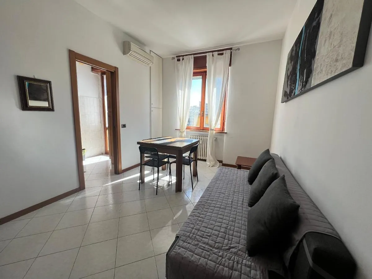 Domusmi Viale Monza 319 Apartment Milan